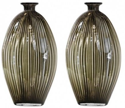 2 Vases