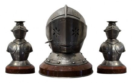 2 candelabros e relógio